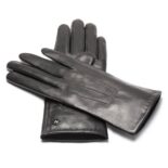 Classic black gloves for her