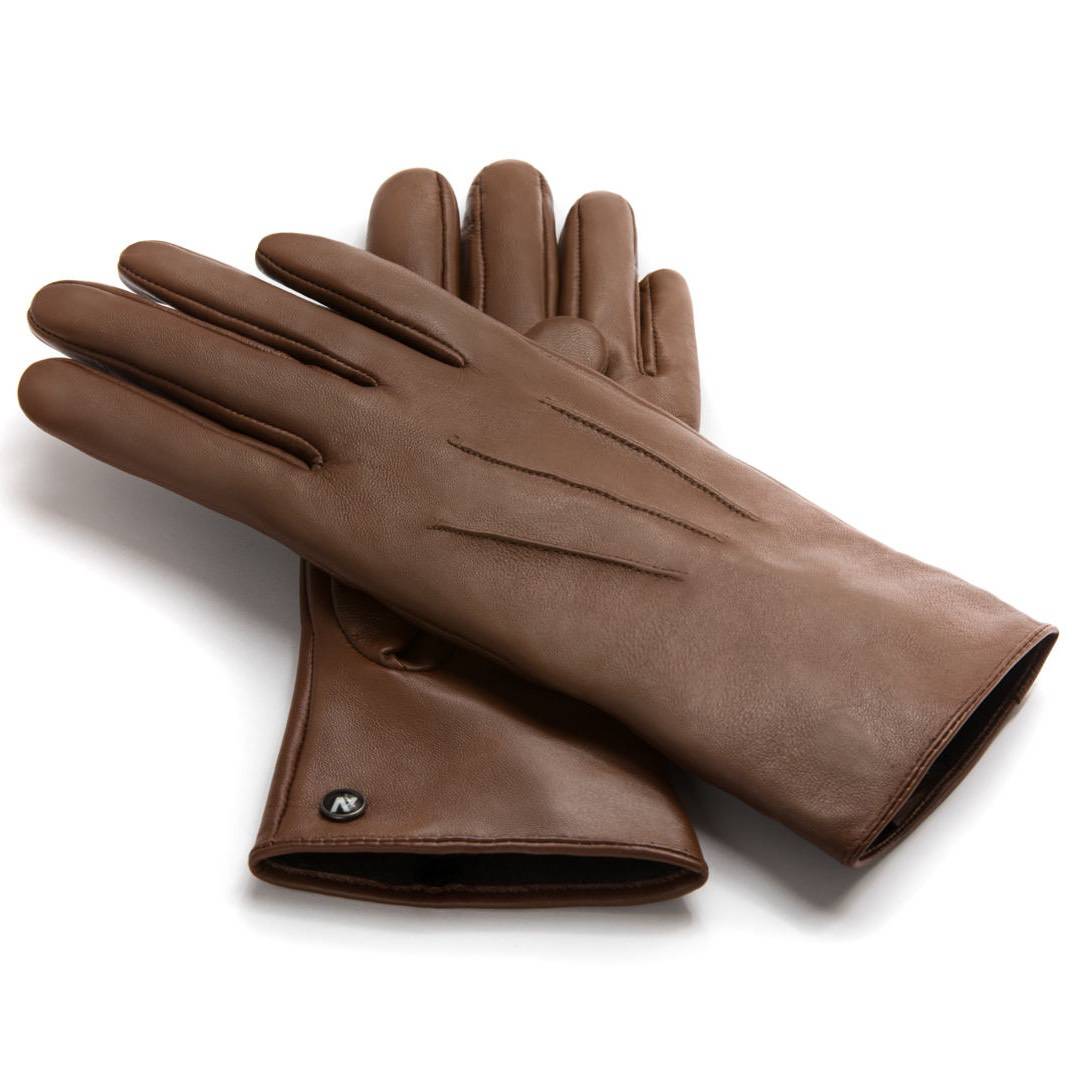 Classic brown gloves for her