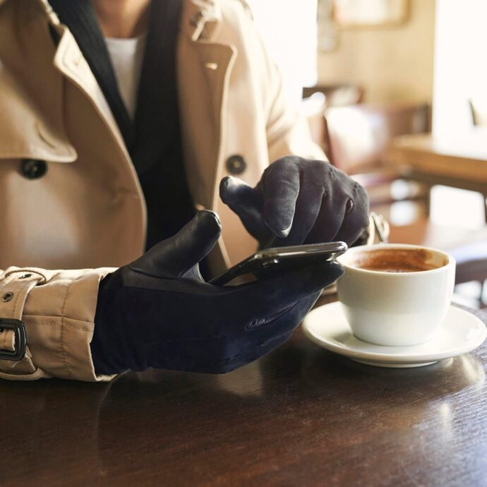 Navy men’s gloves with cashmere lining made of lamb nappa leather