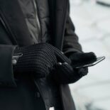 Black men’s driving gloves with invisible touchscreen technology