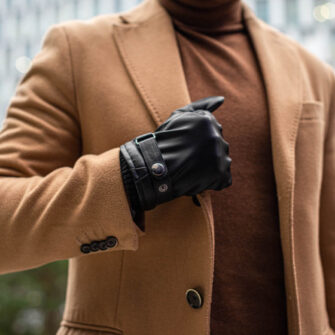 Winter gloves with lining made of eco leather
